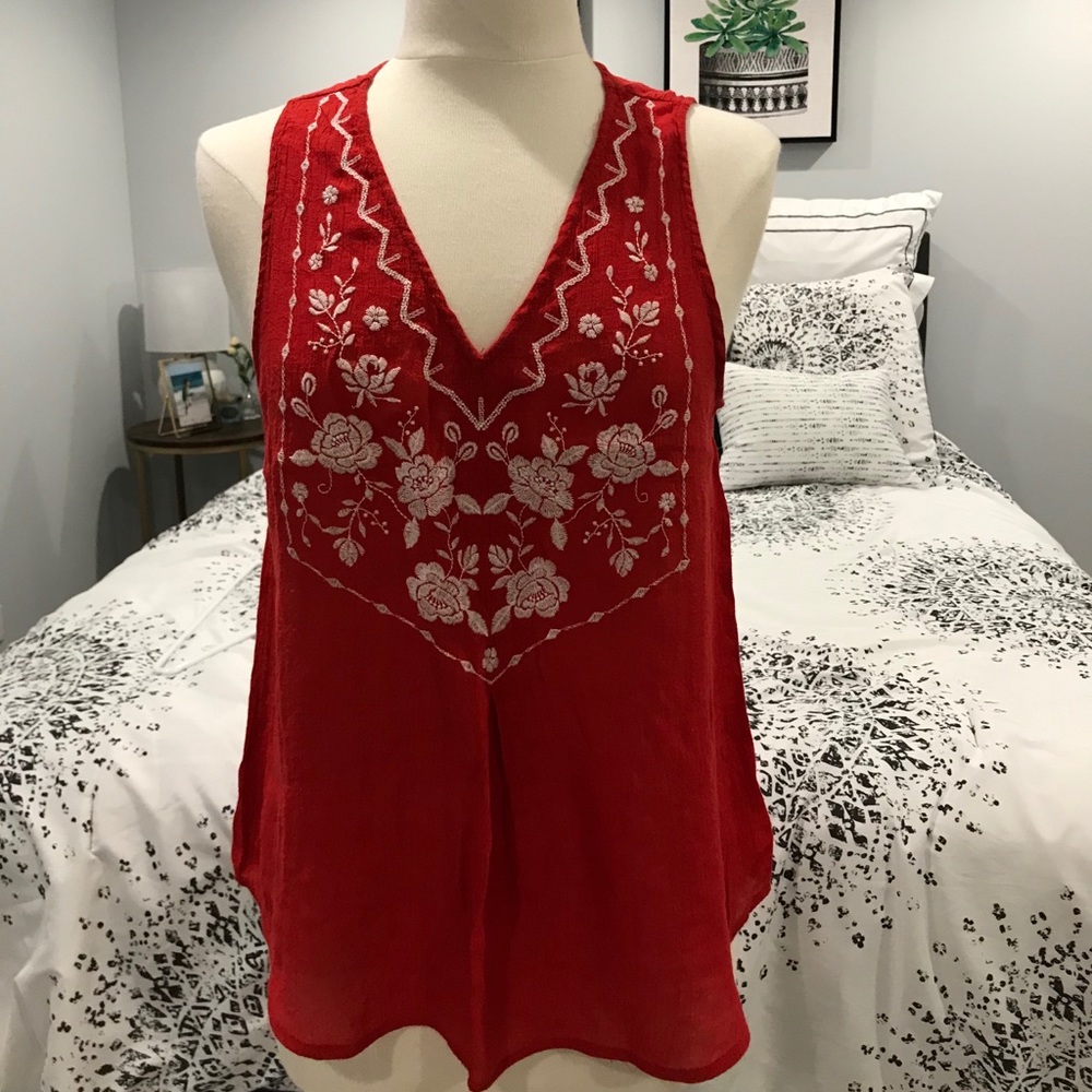 Red lightweight top